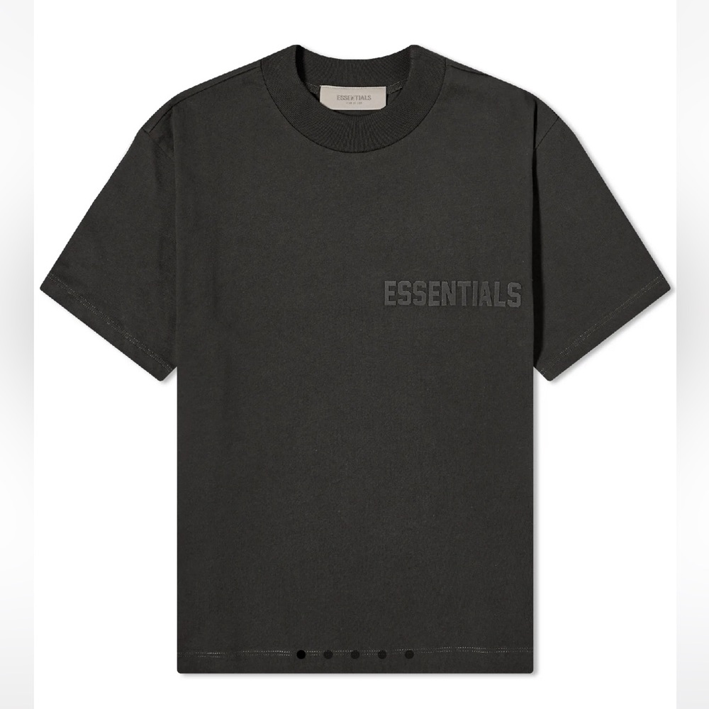 FEAR OF GOD ESSENTIALS SHORT SLEEVE TEE
OFF BLACK